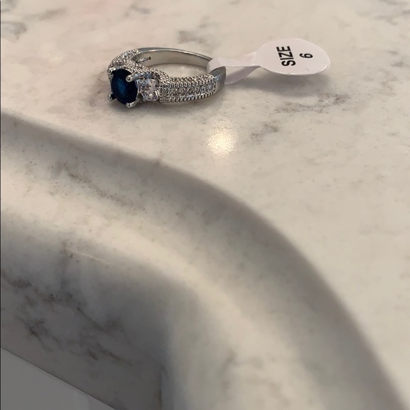 Ring - Picture 3 of 4